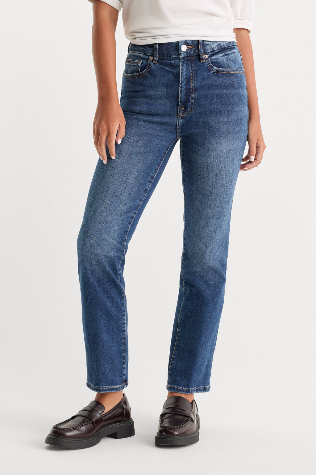 ALWAYS FITS GOOD PETITE STRAIGHT JEANS INDIGO571